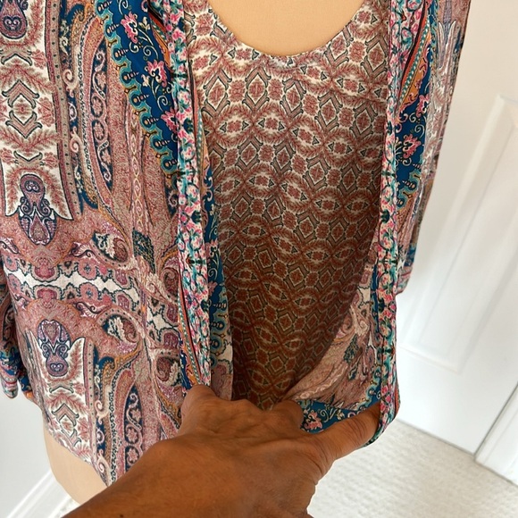 Tolani Silk Printed Surplice Blouse - Picture 4 of 8